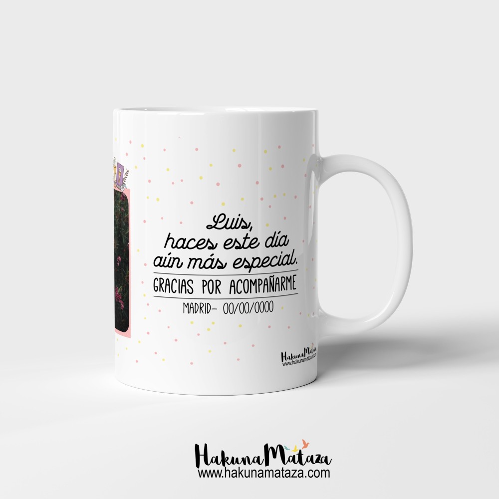 Detalle de la taza con la foto del niño o niña y el mensaje "Mi primera comunión"