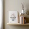 Lámina con diseño moderno y llamativo en una habitación con decoración.
