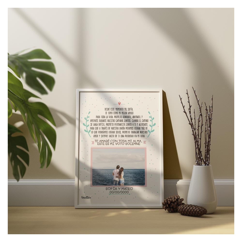 Lámina personalizada romántica con foto decorando un dormitorio de pareja.