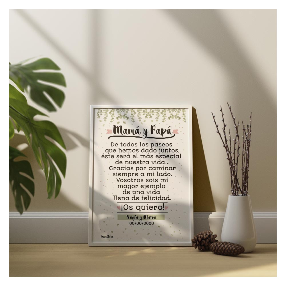 Lámina personalizada para padres de boda colocada como decoración en un salón.