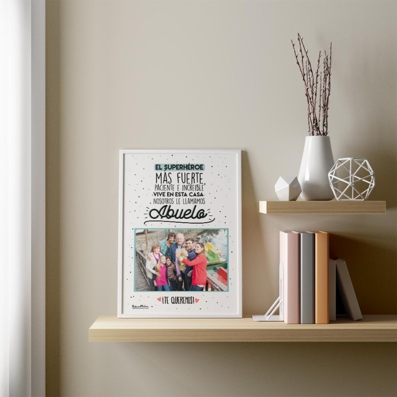 Lámina personalizada con foto - El superhéroe que vive en esta casa Lámina personalizada con foto - El superhéroe que vive en esta casa