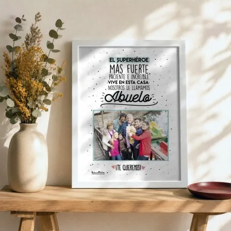 Lámina personalizada con foto - El superhéroe que vive en esta casa | Hakuna Mataza