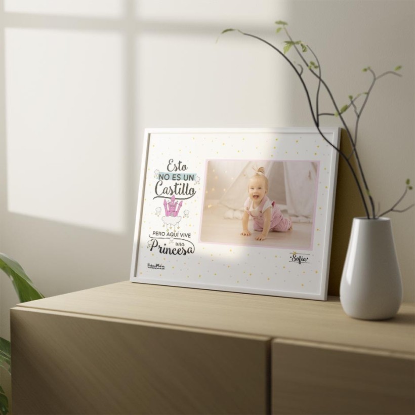 Lámina con foto personalizada - Aquí vive una princesa Lámina con foto personalizada - Aquí vive una princesa
