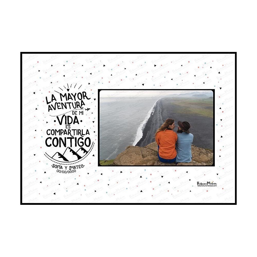 Detalle del diseño de la lámina con la frase "La mayor aventura de mi vida es compartirla contigo"