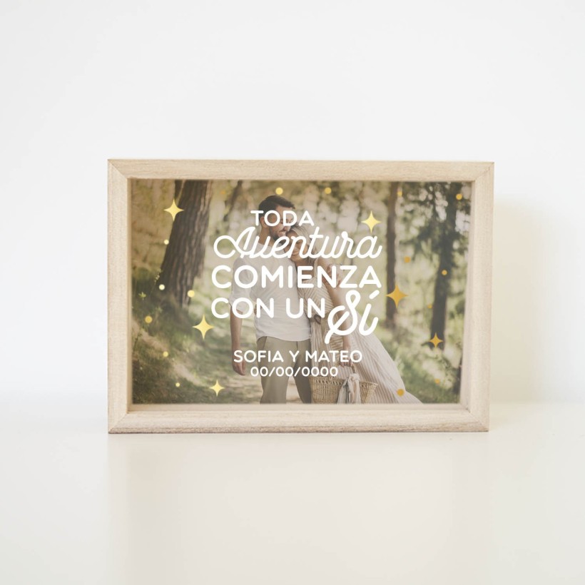 Hucha de madera personalizada - Toda aventura comienza con un sí