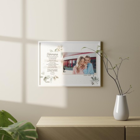 Lámina personalizada con foto para hermano o hermana decorando una habitación.