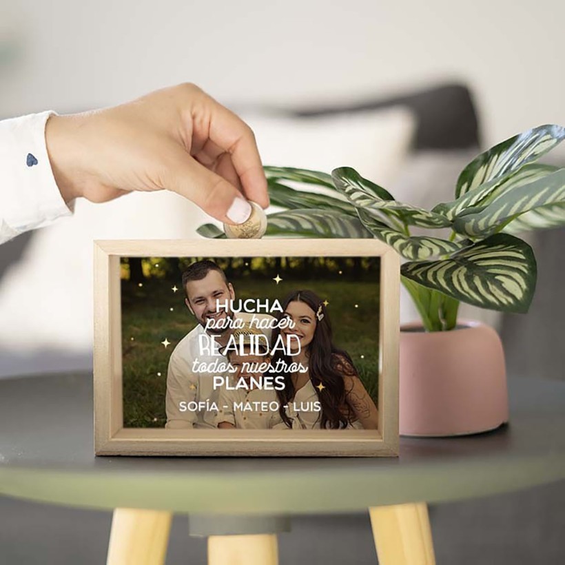 Hucha de madera personalizada - Para hacer realidad todos nuestros planes