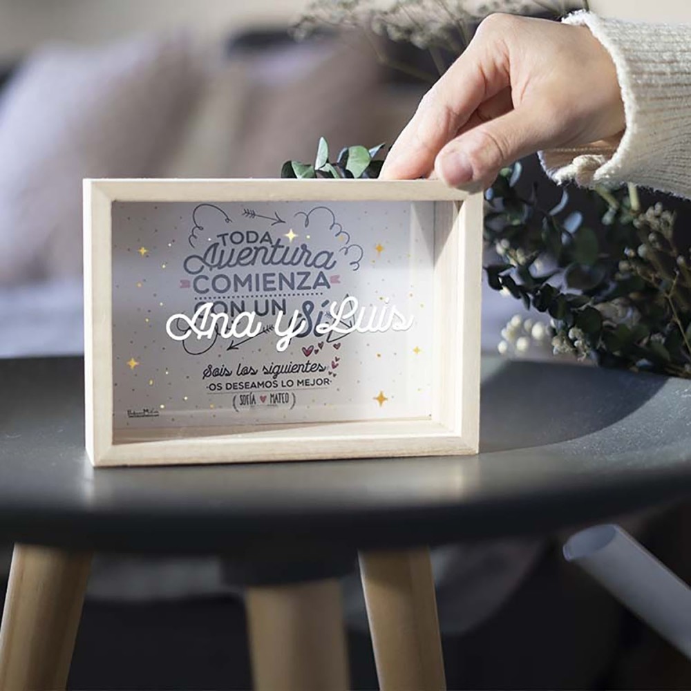 Hucha de madera personalizada - Toda aventura comienza con un sí