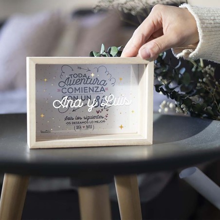Hucha de madera personalizada - Toda aventura comienza con un sí