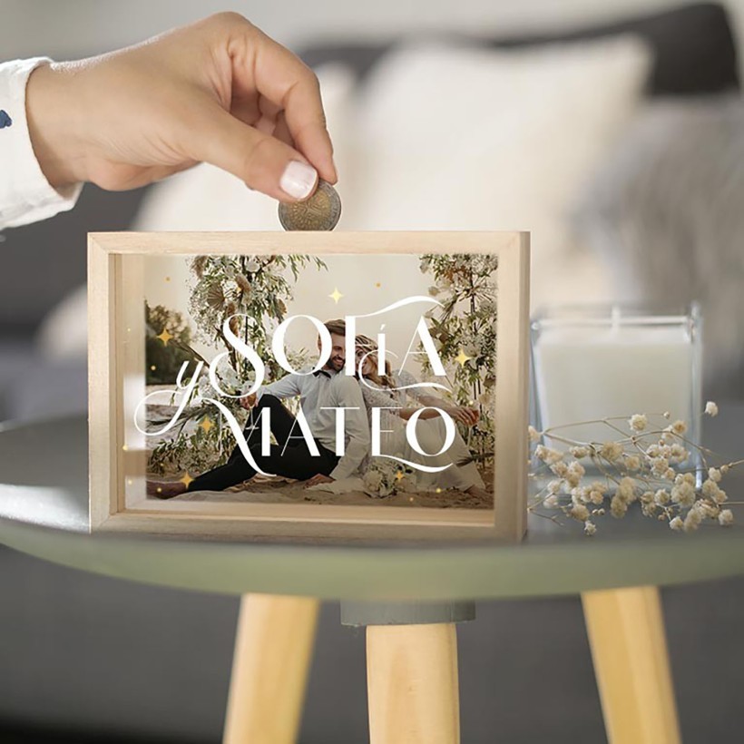 Hucha de madera personalizada - Pareja / Nombre