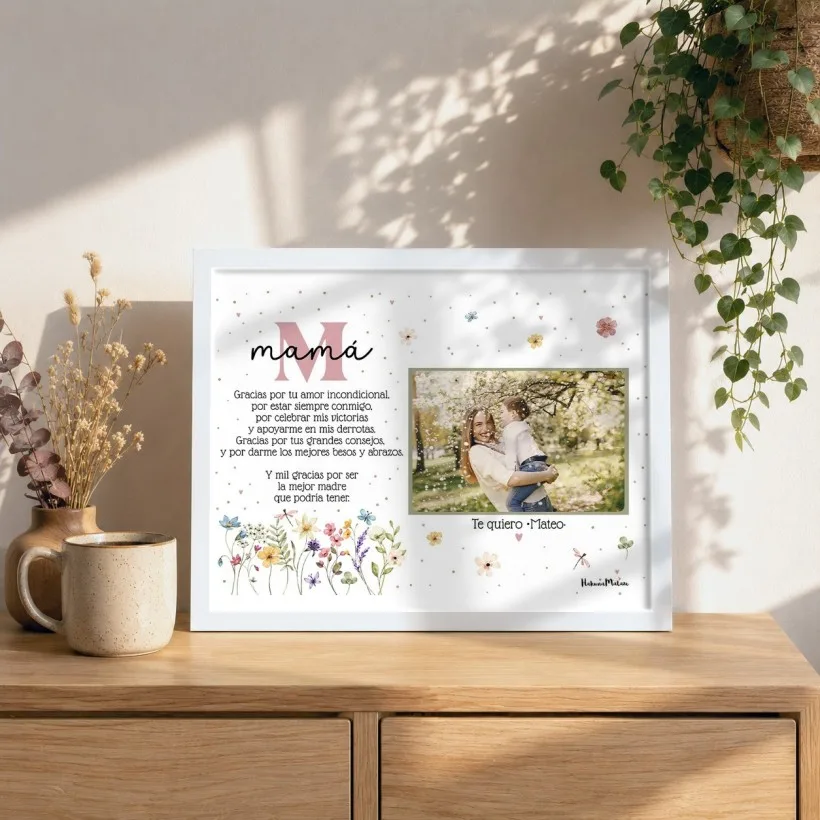 Lámina personalizada con foto para mamá – Inicial floral | Hakuna Mataza