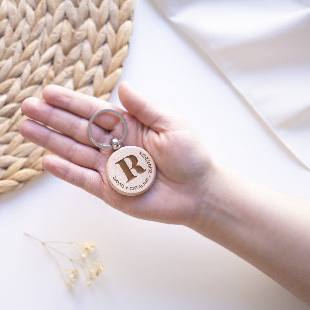 Llavero de madera - Inicial (marcasitio)