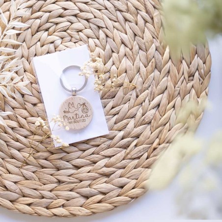 Llavero de madera - Cigüeña bautizo Llavero de madera - Cigüeña bautizo