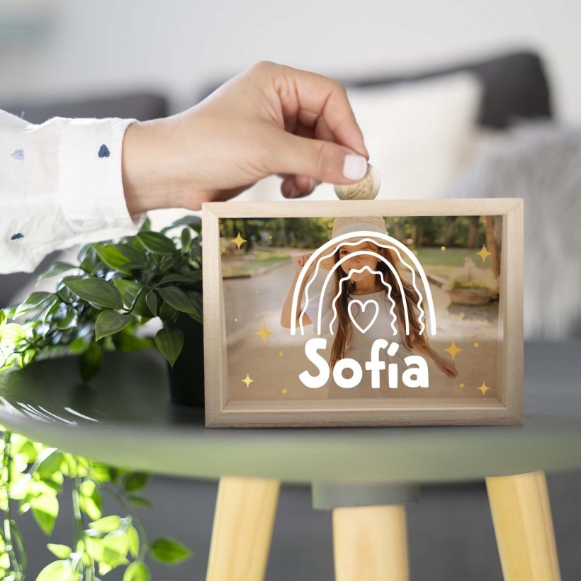 Hucha de madera personalizada - Arcoíris 2