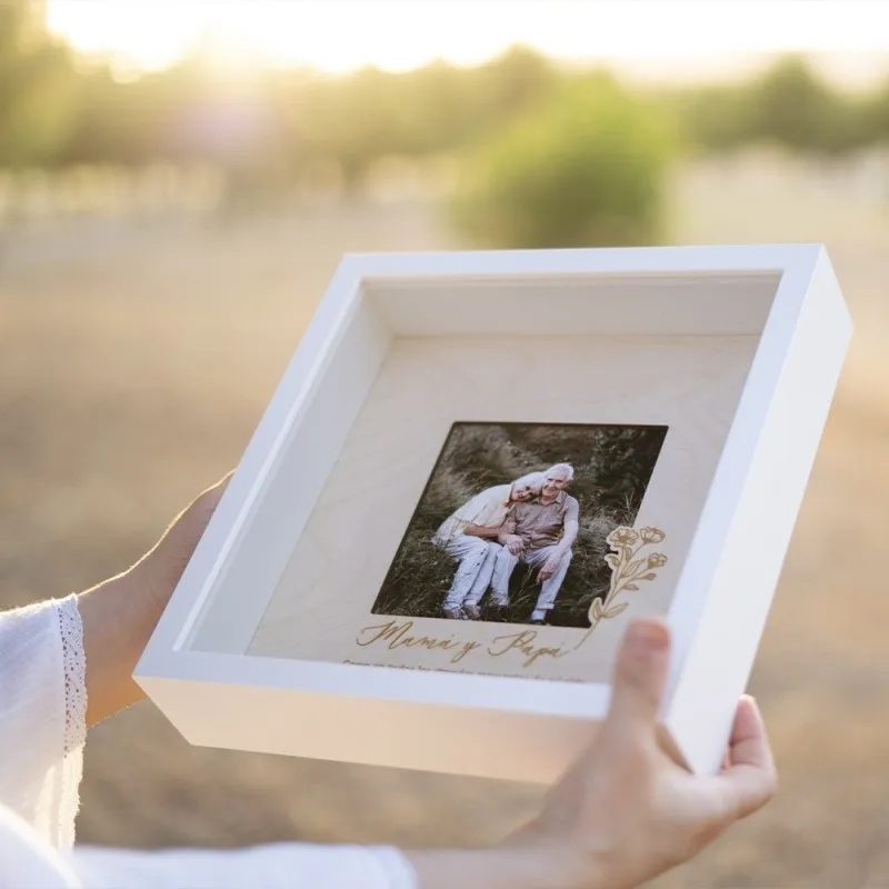 Marco de fotos personalizado - Floral / Ramas · ejemplo de personalización