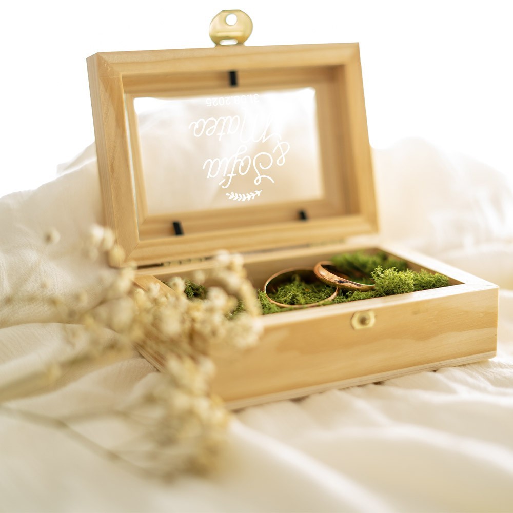 Caja porta alianzas de madera con tapa de cristal