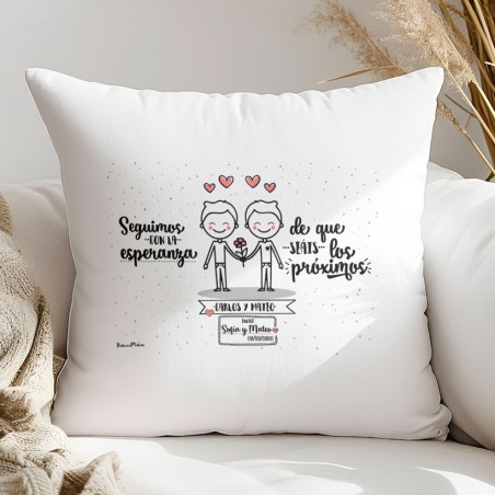 Cojín personalizado - Seguimos con la esperanza de que seáis los próximos (hombre+hombre)