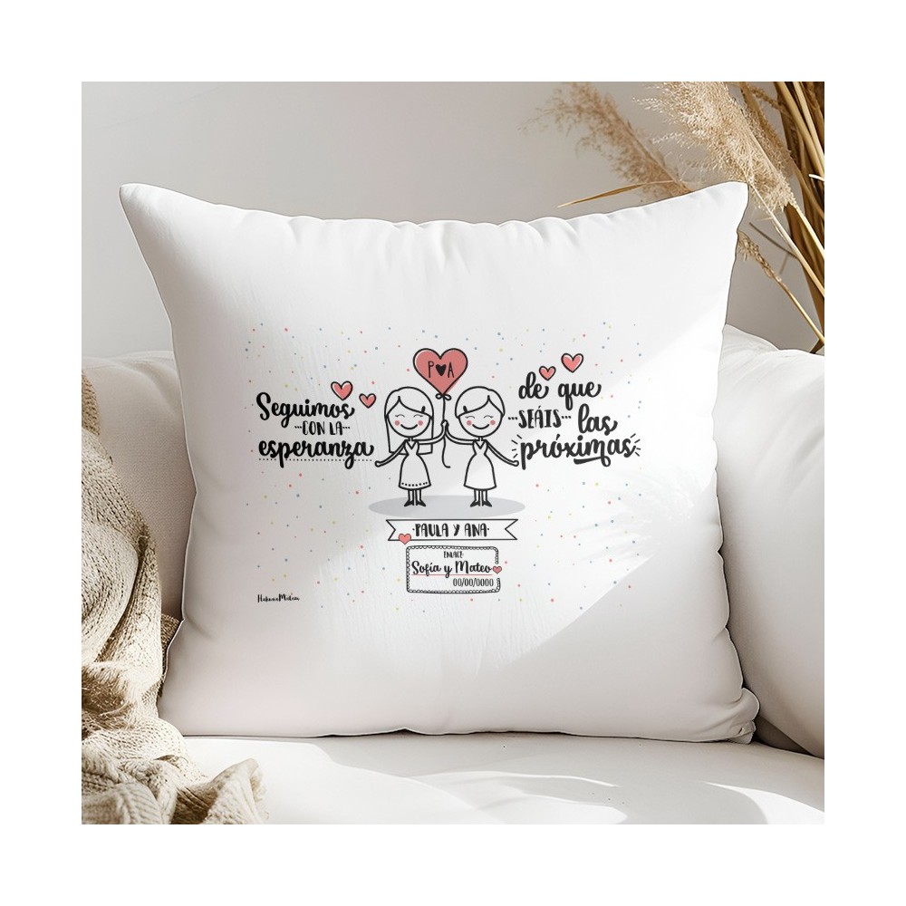 Cojín personalizado - Seguimos con la esperanza de que seáis las próximas (mujer+mujer)
