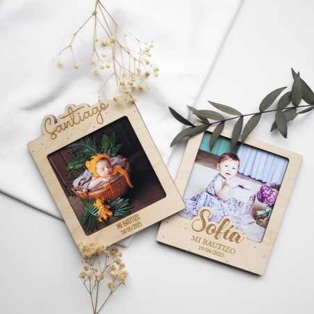 Mini marco polaroid en madera – Con nombre en relieve