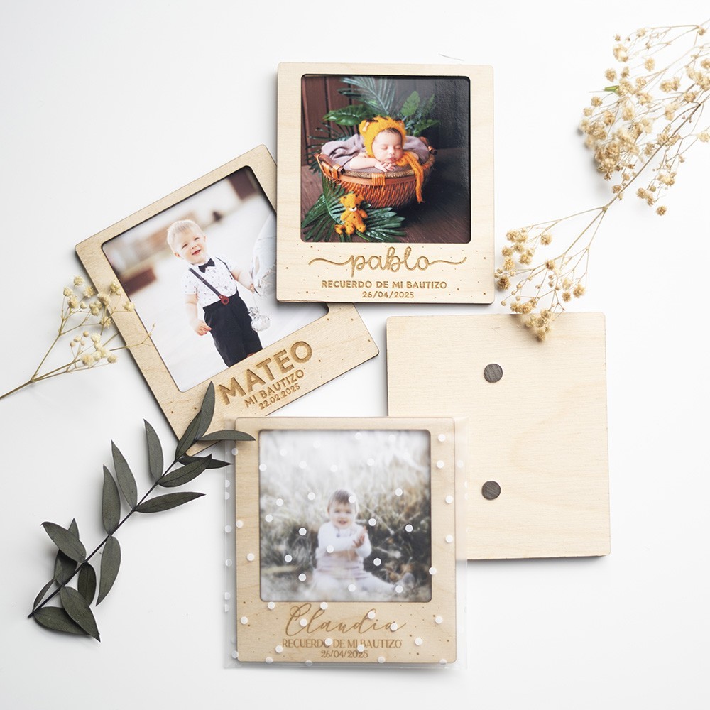 Mini marco polaroid en madera – Con nombre grabado
