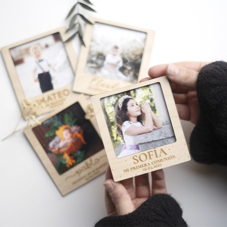 Mini marco polaroid en madera – Con nombre grabado