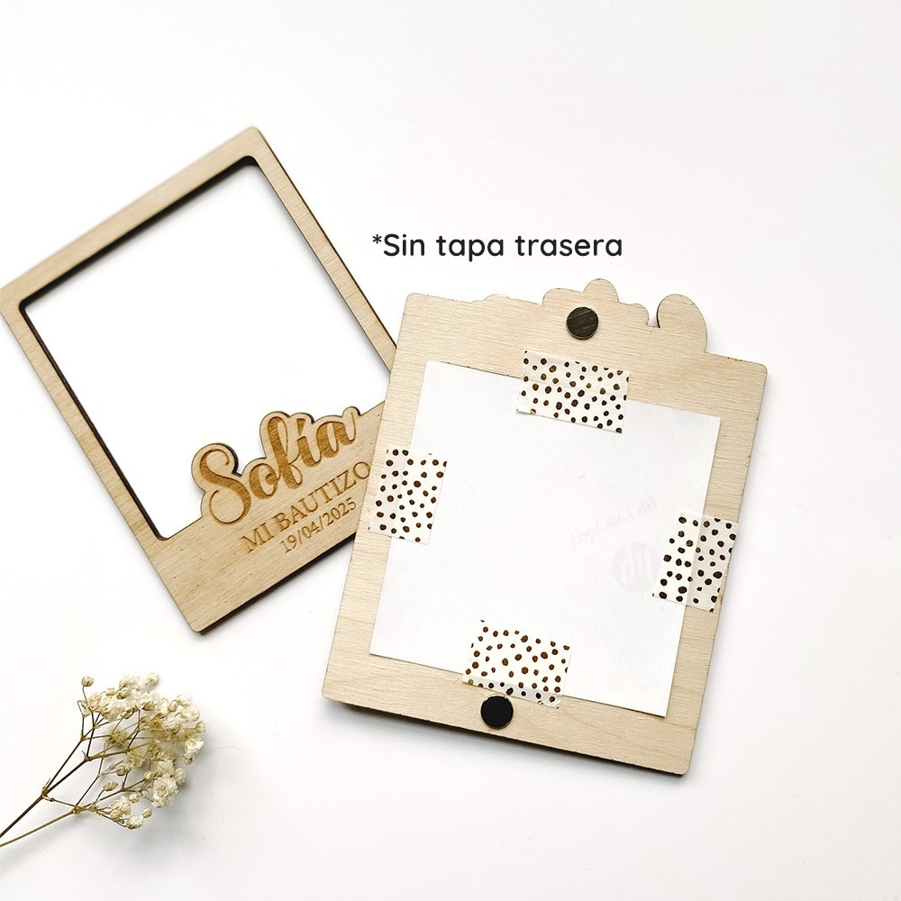 Mini marco polaroid en madera – Con nombre en relieve