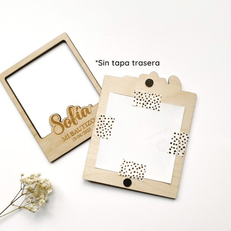 Mini marco polaroid en madera – Con nombre en relieve