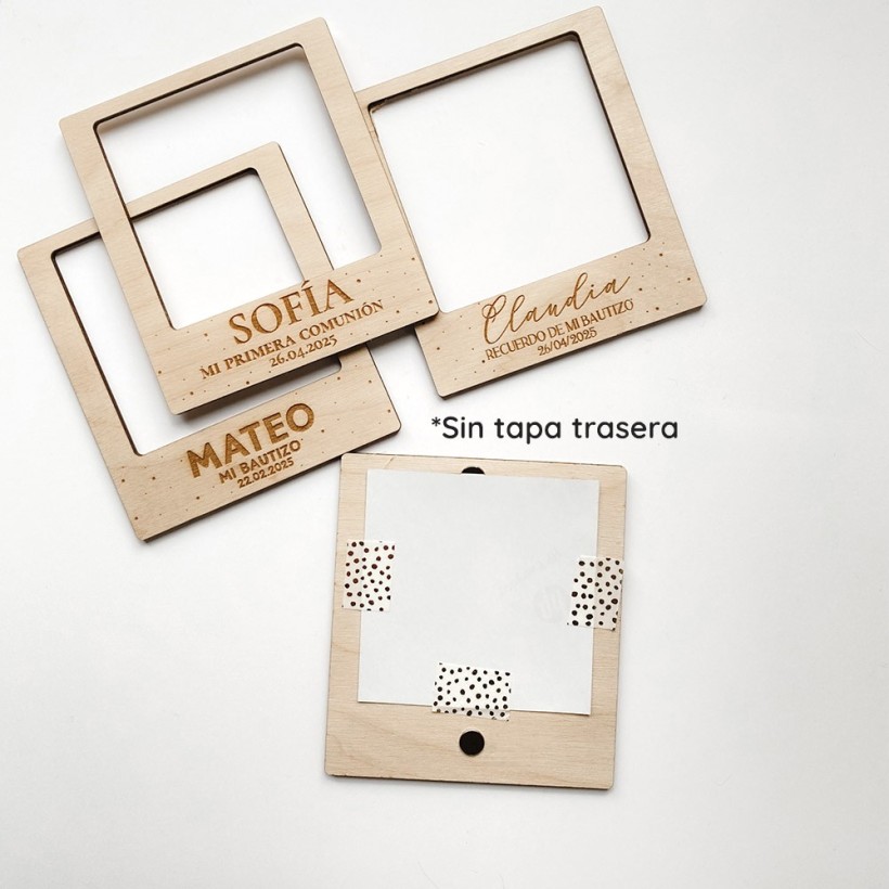 Mini marco polaroid en madera – Con nombre grabado Mini marco polaroid en madera – Con nombre grabado