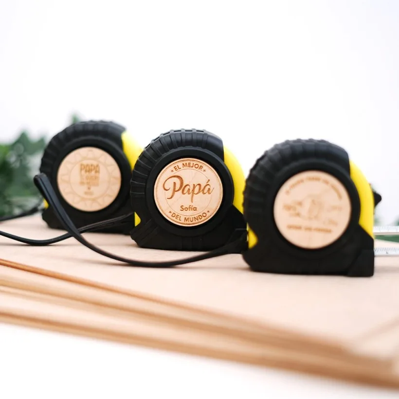 Flexómetro personalizado para papá – Grabado en madera | Hakuna Mataza