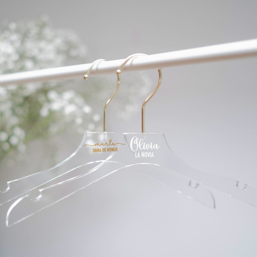 Percha acrílico transparente con vinilo Percha acrílico transparente con vinilo