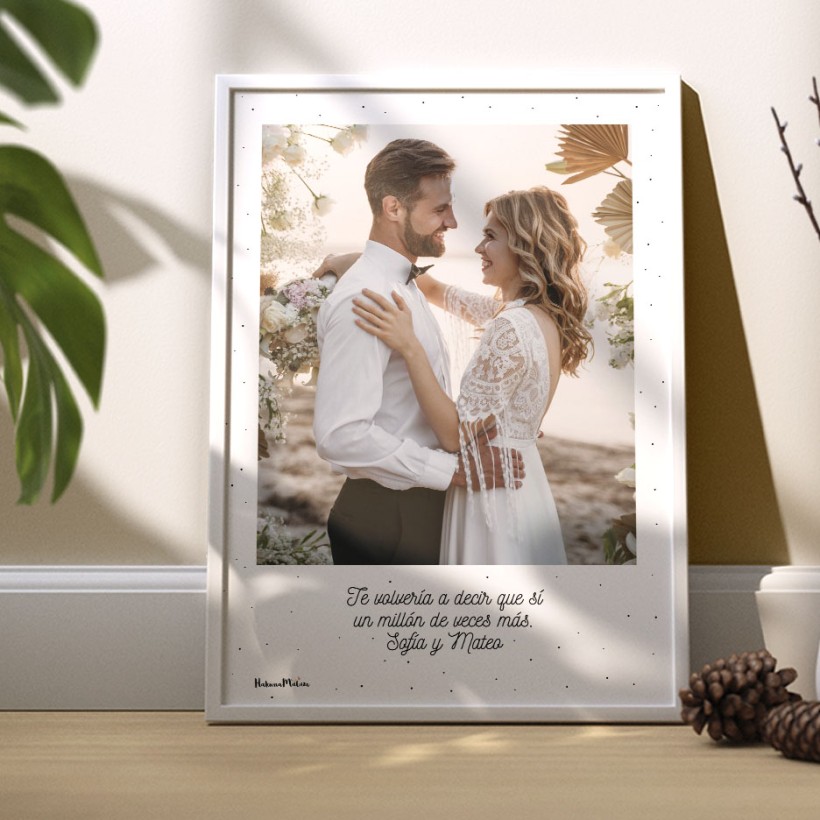 Diseño de lámina estilo Polaroid con fotografía vertical y texto personalizable 2