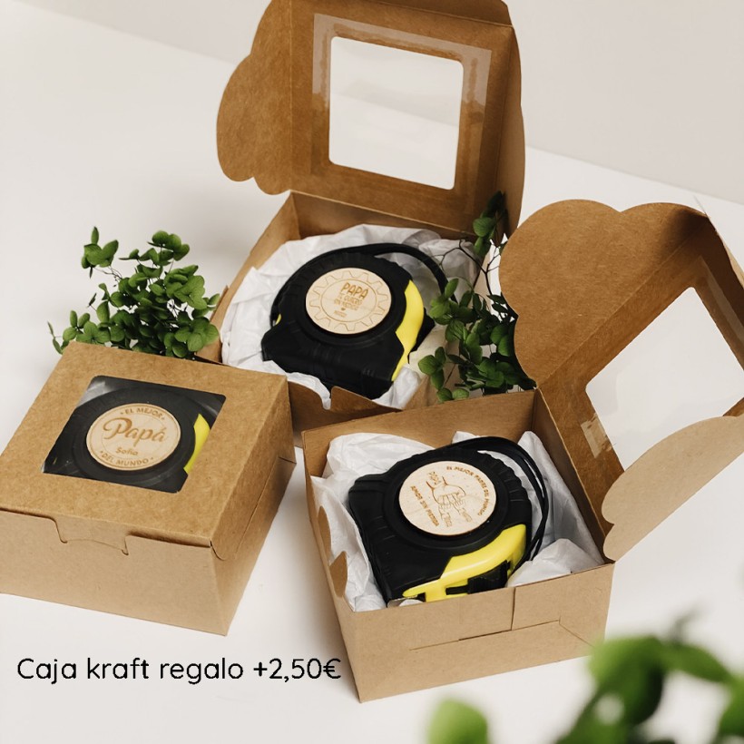 flexómetro con escritura infantil grabada en madera 2