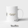 Detalle del diseño de la taza con la frase "La mejor edad es cuando empiezas a cumplir sueños no años"