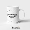 Detalle del diseño de la taza con la frase "Te ríes un rato con una amiga/amigo"